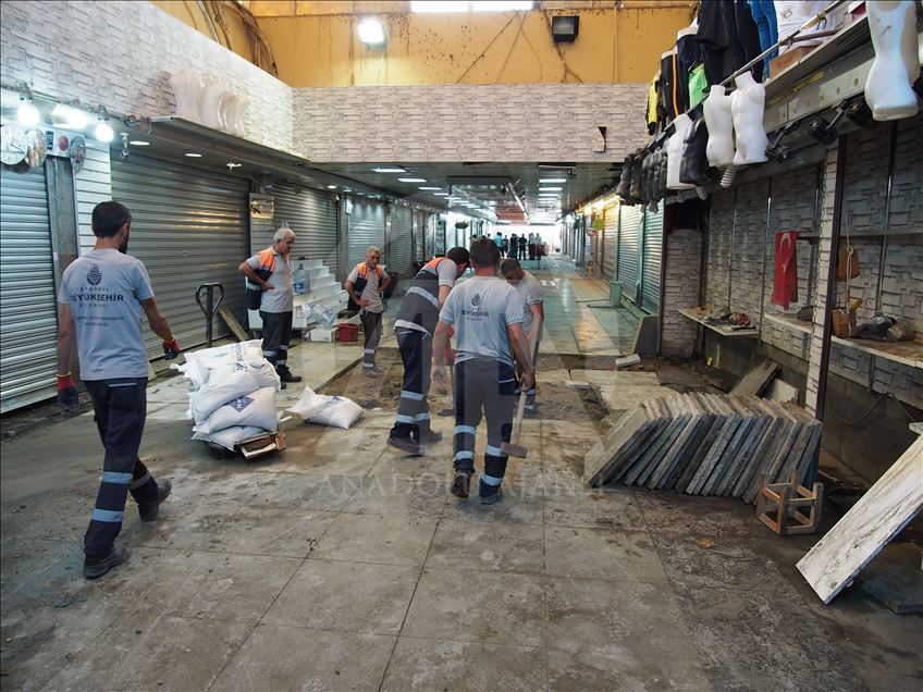 Eminönü alt geçidi esnafı yaralarını sarmaya çalışıyor