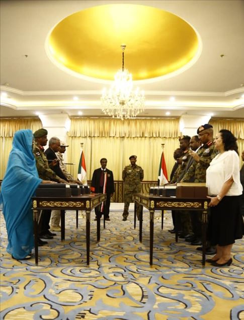 السودان.. 9 من أعضاء المجلس السيادي يؤدون اليمين