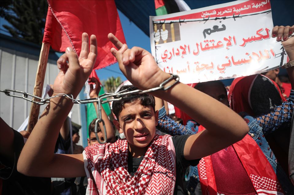 وقفة بغزة تضامنًا مع المعتقلين الفلسطينيين في السجون الإسرائيلية