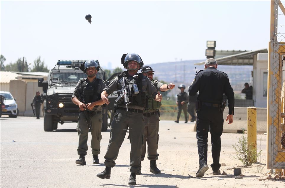 إسرائيل تُفرّق وقفة مُطالبة بالإفراج عن معتقلين "مُضربين" بالضفة 
