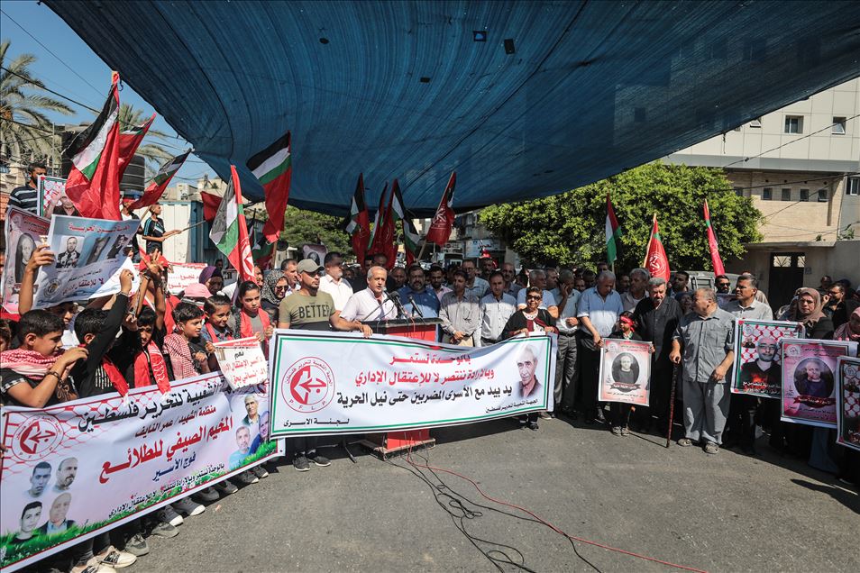 وقفة بغزة تضامنًا مع المعتقلين الفلسطينيين في السجون الإسرائيلية
