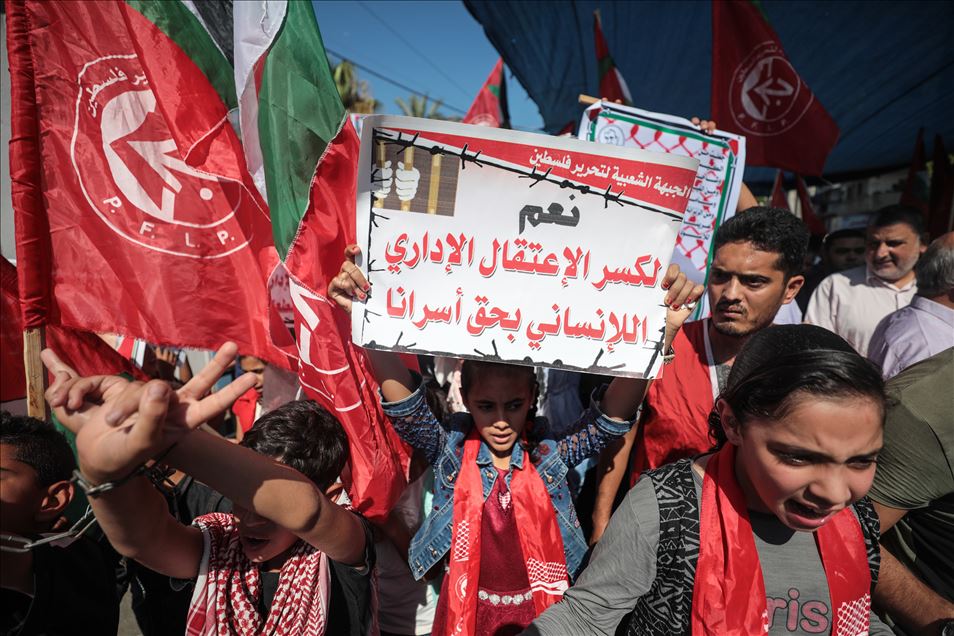 وقفة بغزة تضامنًا مع المعتقلين الفلسطينيين في السجون الإسرائيلية