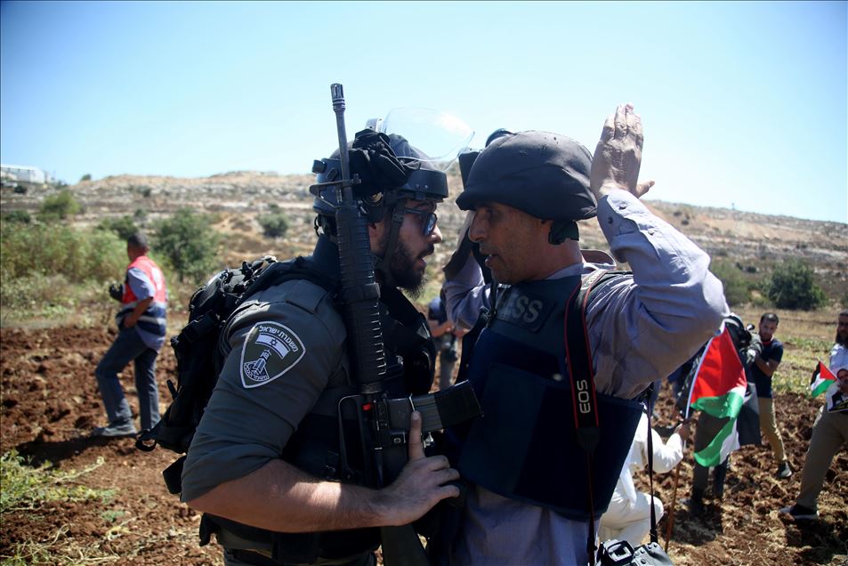 إسرائيل تُفرّق وقفة مُطالبة بالإفراج عن معتقلين "مُضربين" بالضفة 
