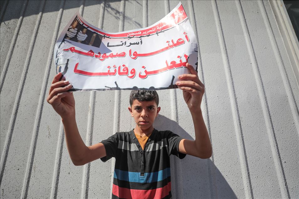 وقفة بغزة تضامنًا مع المعتقلين الفلسطينيين في السجون الإسرائيلية