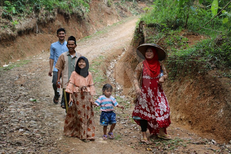 Türk yardım gönüllülerinden Endonezya'daki yoksul köy halkına destek