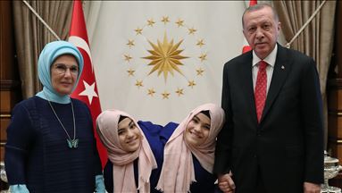 Cumhurbaşkanı Erdoğan Ayşe ve Sema Tanrıkulu ile görüştü