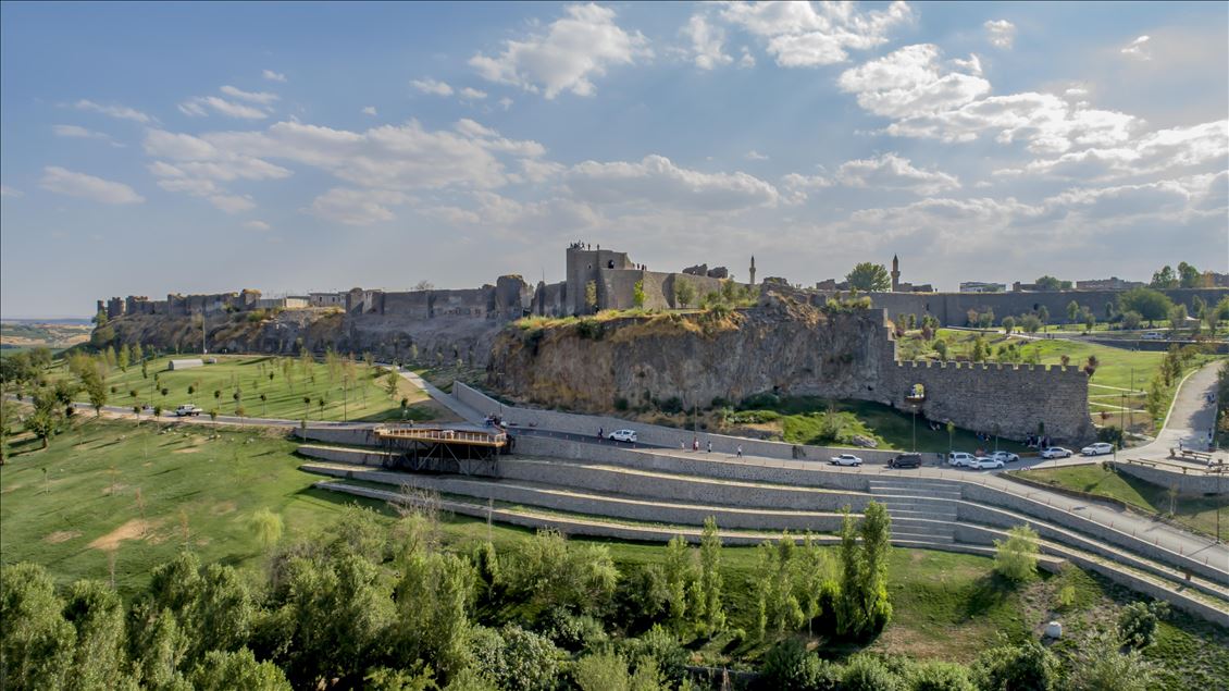 Tarihi surlar, millet bahçesine kavuştu