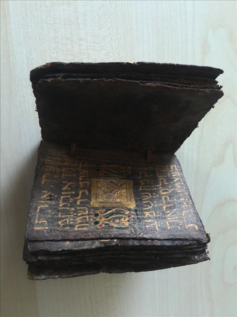 تركيا.. ضبط مخطوطة عمرها 1500 عام 
