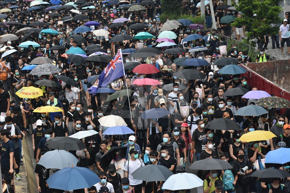 Hong Kong’da protestocular tekrar yollarda