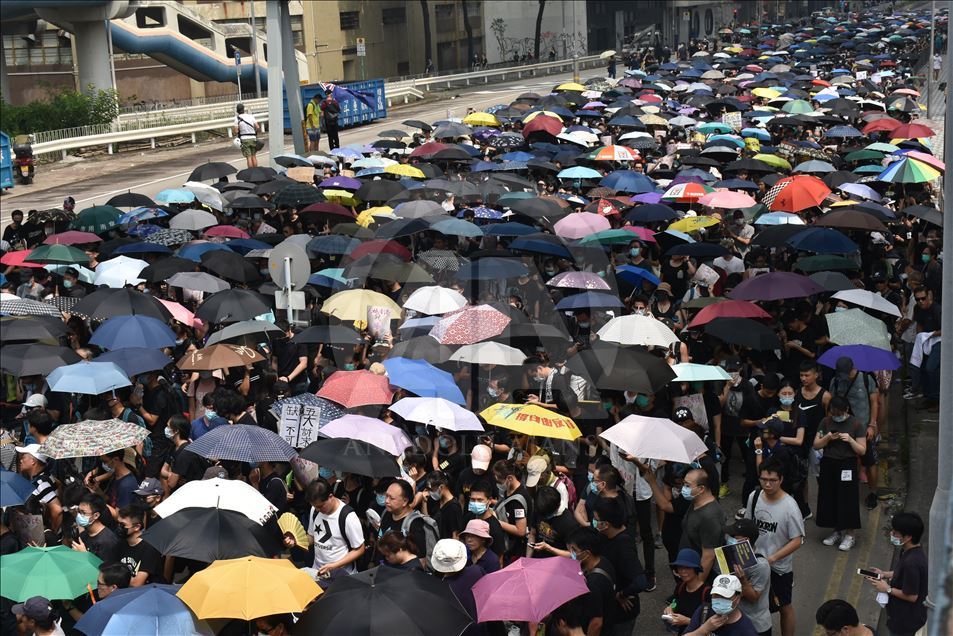 Hong Kong’da protestocular tekrar yollarda