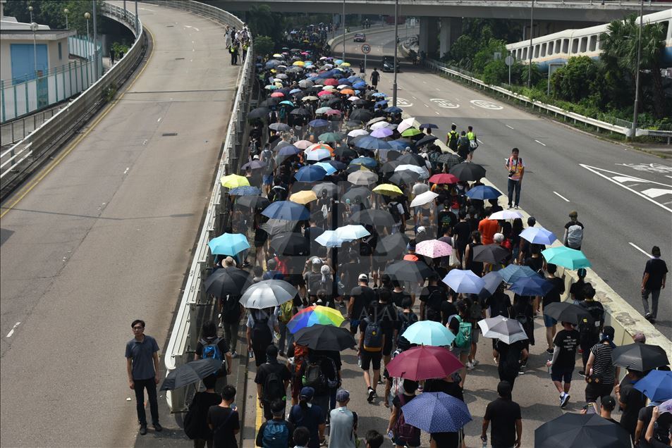 Hong Kong’da protestocular tekrar yollarda