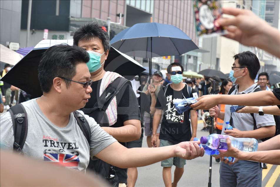 Hong Kong’da protestocular tekrar yollarda