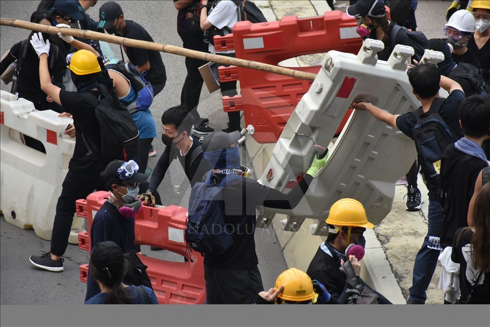 Hong Kong’da protestocular tekrar yollarda