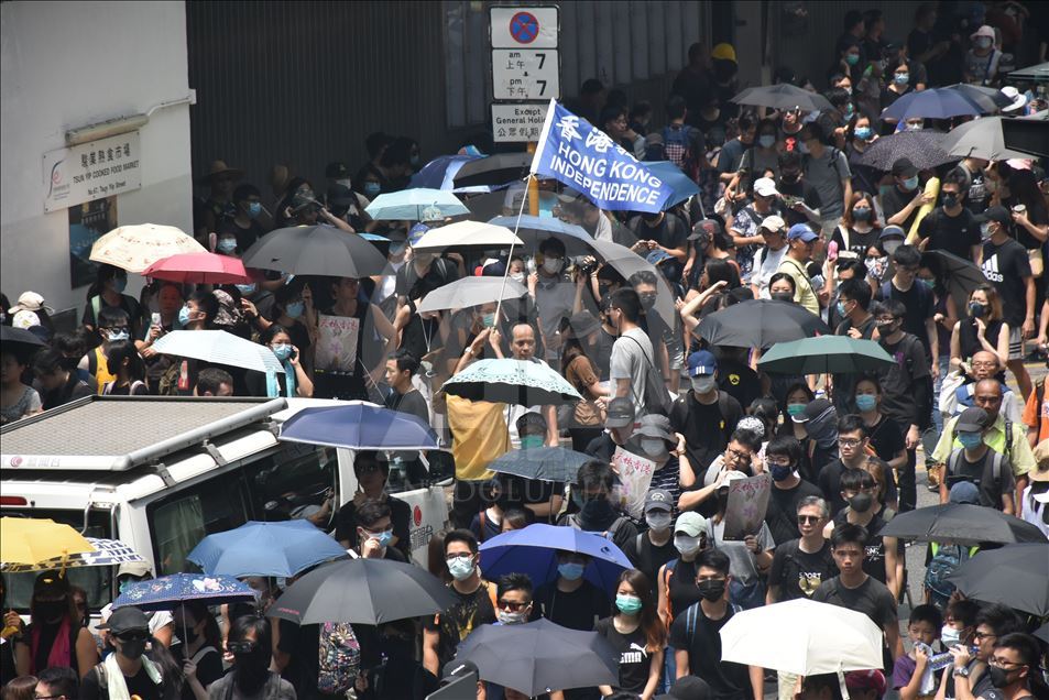 Hong Kong’da protestocular tekrar yollarda