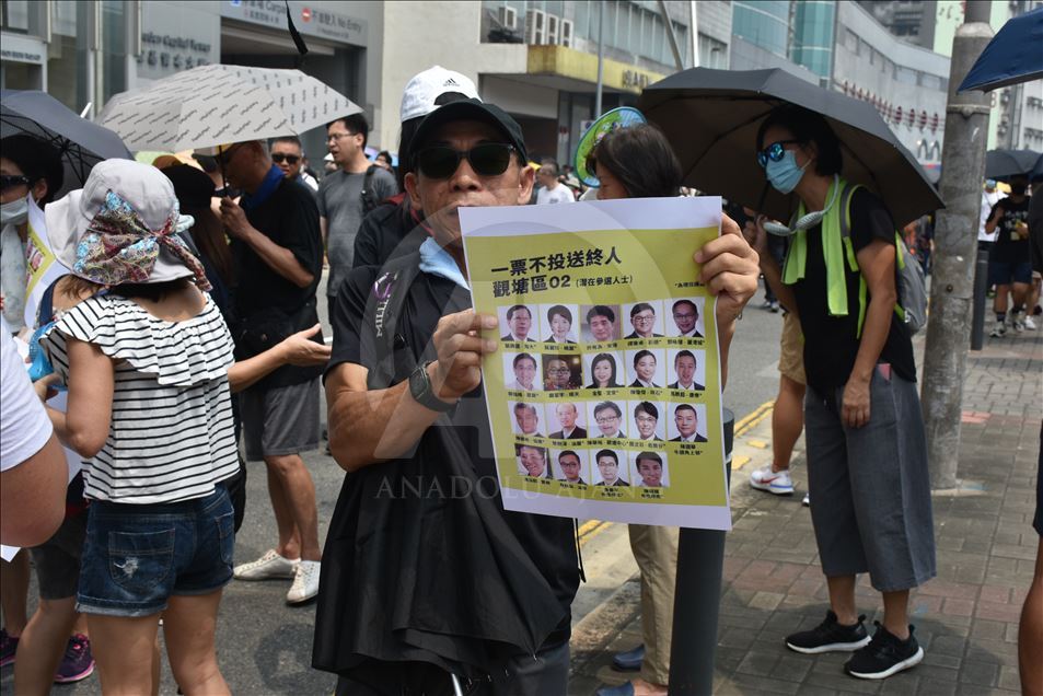 Hong Kong’da protestocular tekrar yollarda