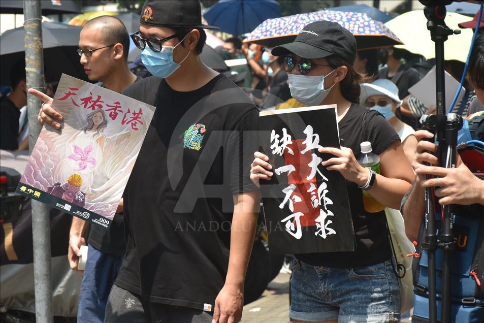Hong Kong’da protestocular tekrar yollarda