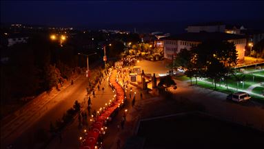 1071 metrekare Türk bayrağıyla 'fener alayı'