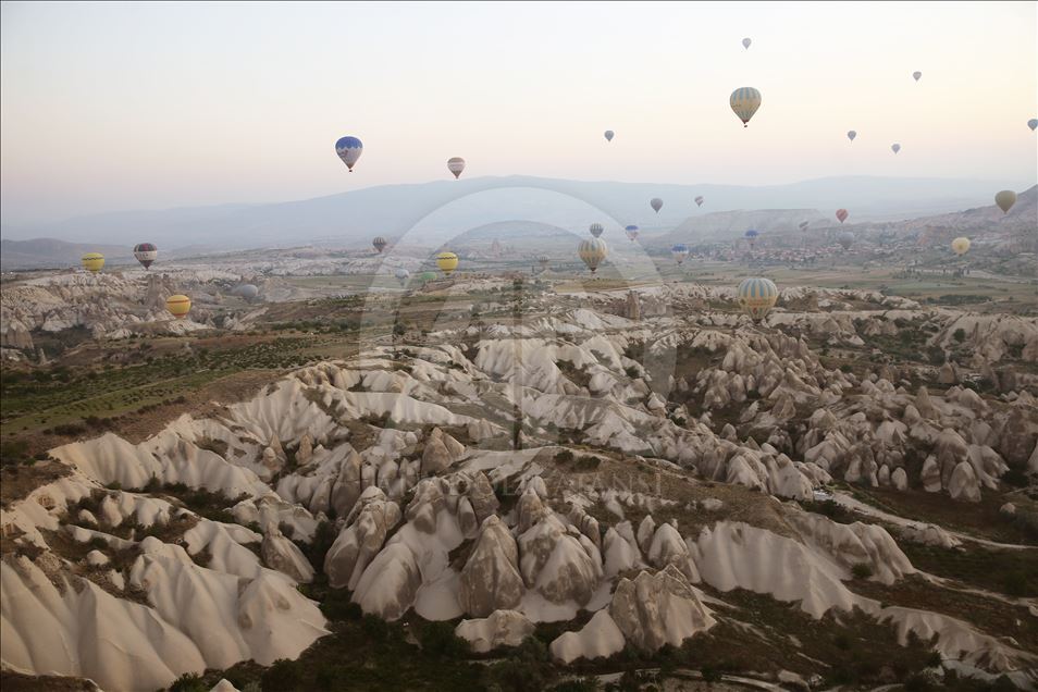 Dünyanın en gözde sıcak hava balon merkezi "Kapadokya"