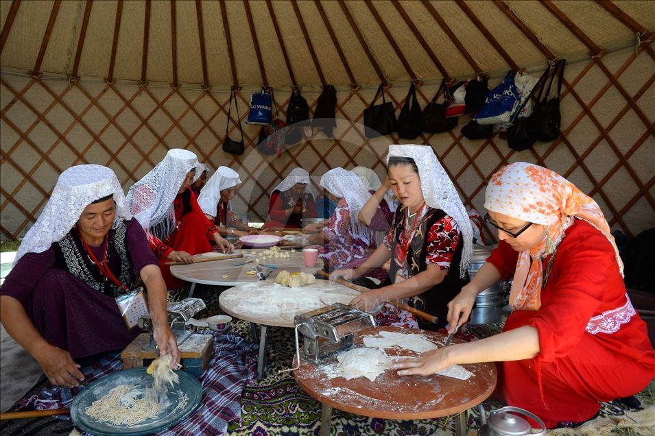 Кыргызы Турции участвуют в празднествах в честь победы при Малазгирте