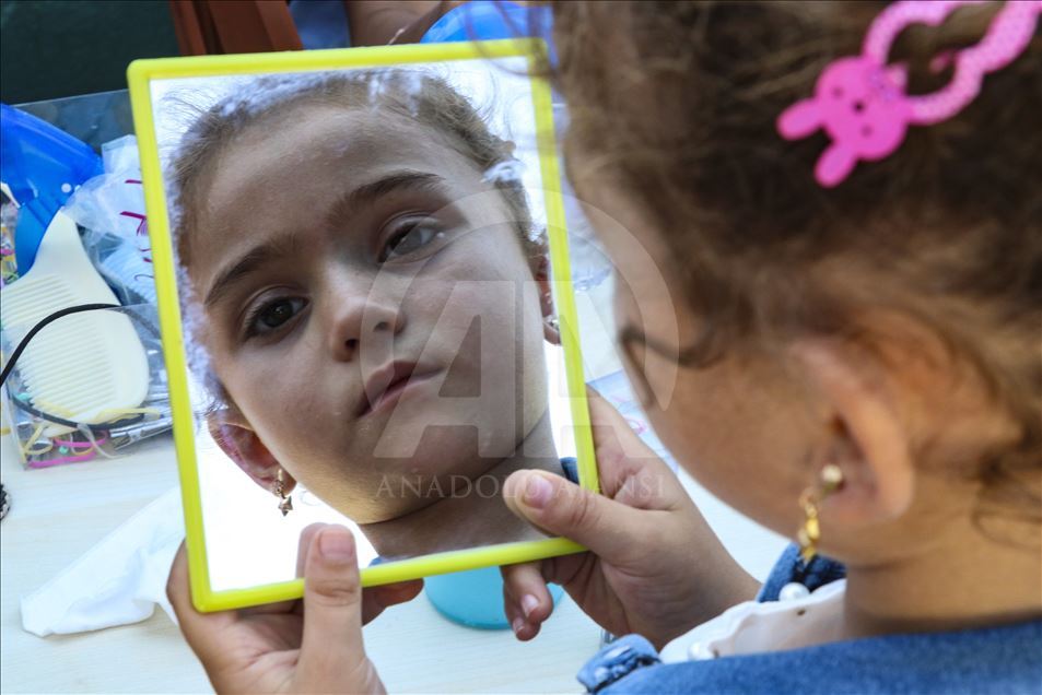 Suriye'de "Hem Saçlara Hem Kalplere Örgü" projesi