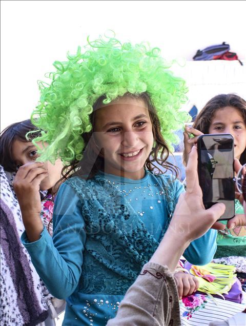 Suriye'de "Hem Saçlara Hem Kalplere Örgü" projesi