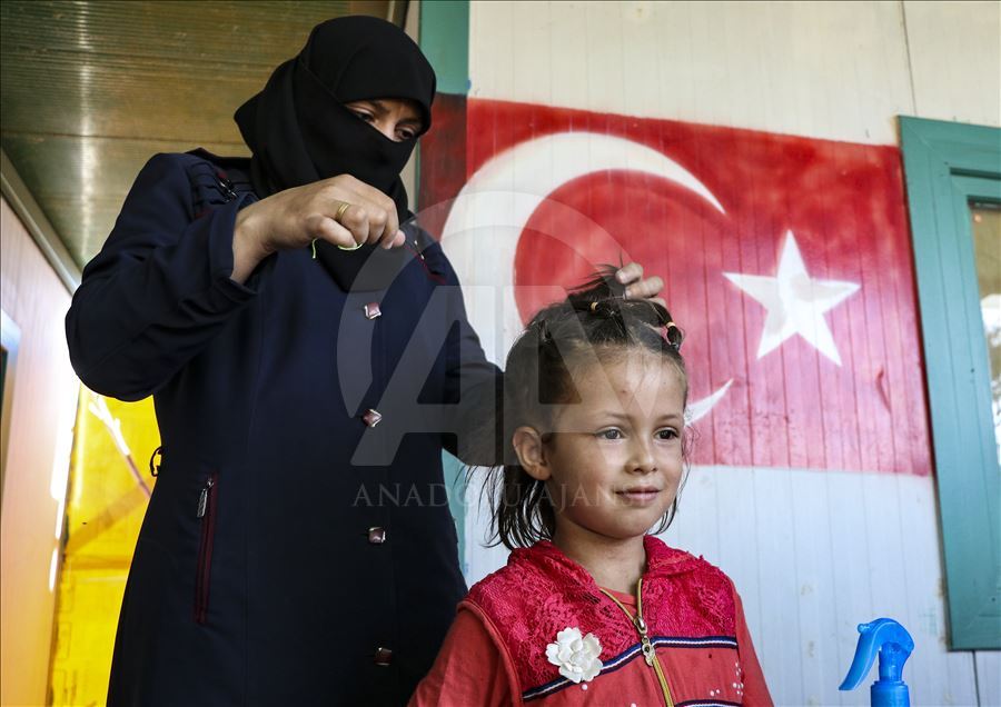 Suriye'de "Hem Saçlara Hem Kalplere Örgü" projesi