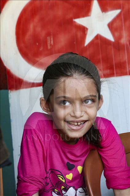 Suriye'de "Hem Saçlara Hem Kalplere Örgü" projesi