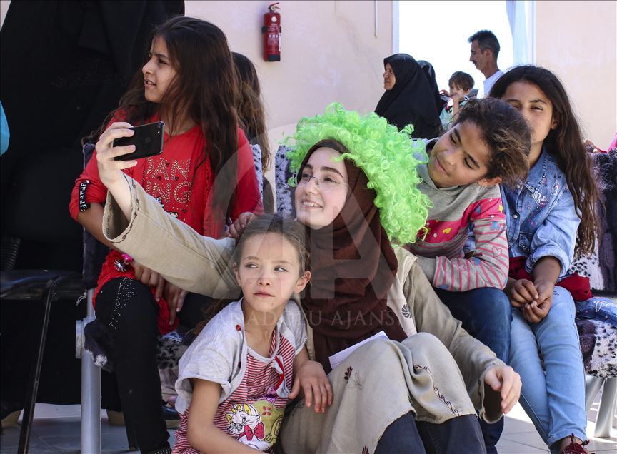 Suriye'de "Hem Saçlara Hem Kalplere Örgü" projesi