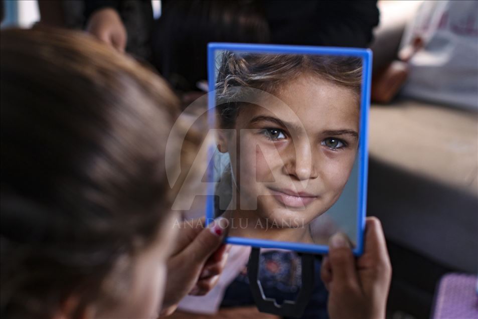 Suriye'de "Hem Saçlara Hem Kalplere Örgü" projesi