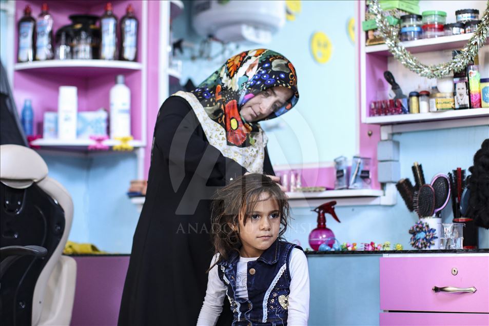 Suriye'de "Hem Saçlara Hem Kalplere Örgü" projesi