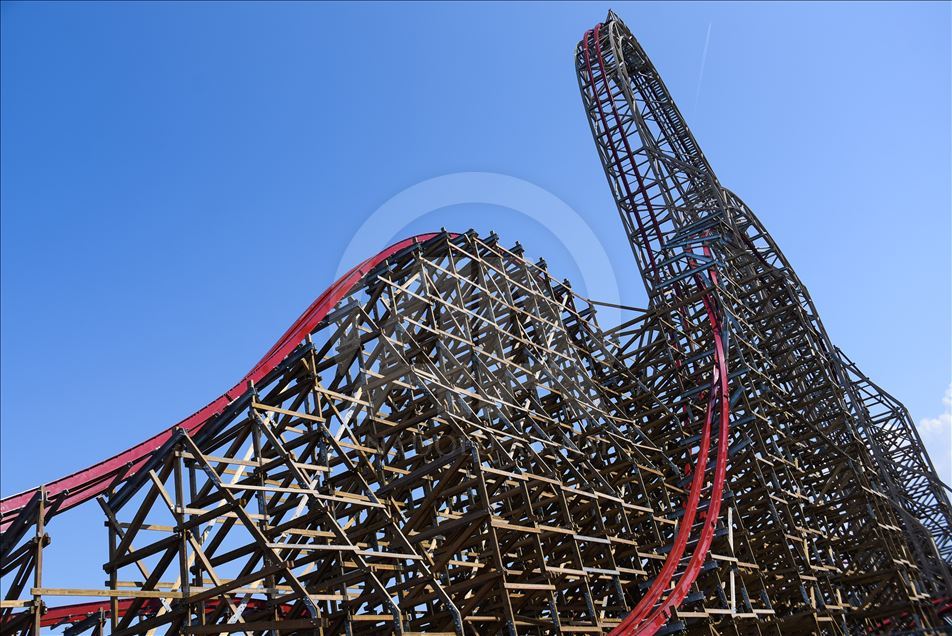 zadra-the-world-s-tallest-wooden-roller-coaster-in-poland-anadolu-ajans