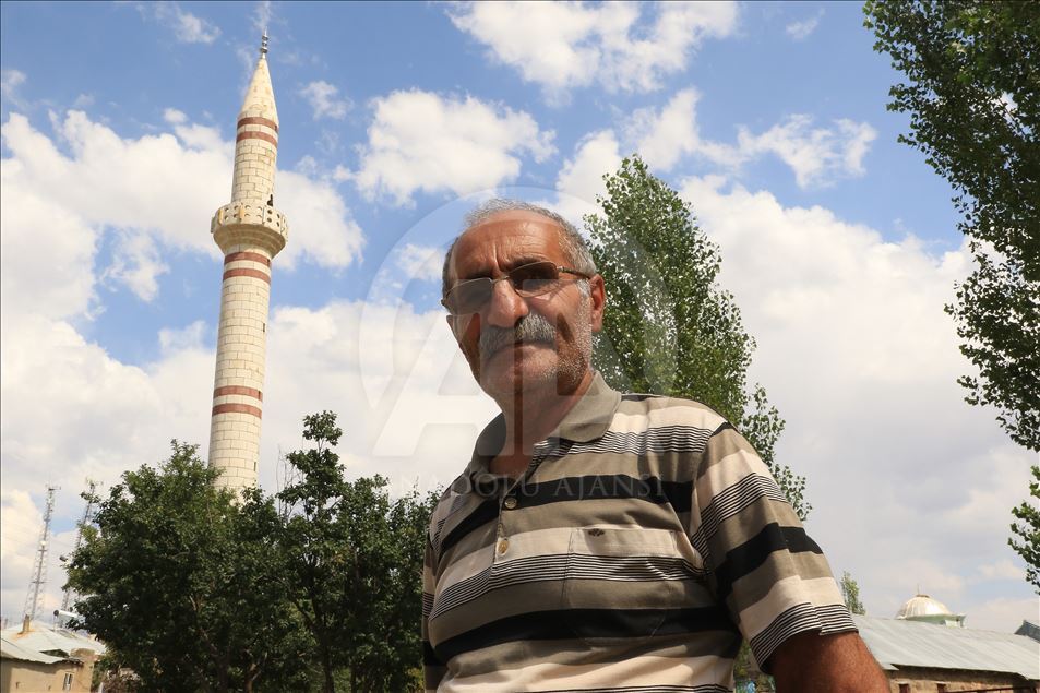 Minare camiden 100 metre uzakta