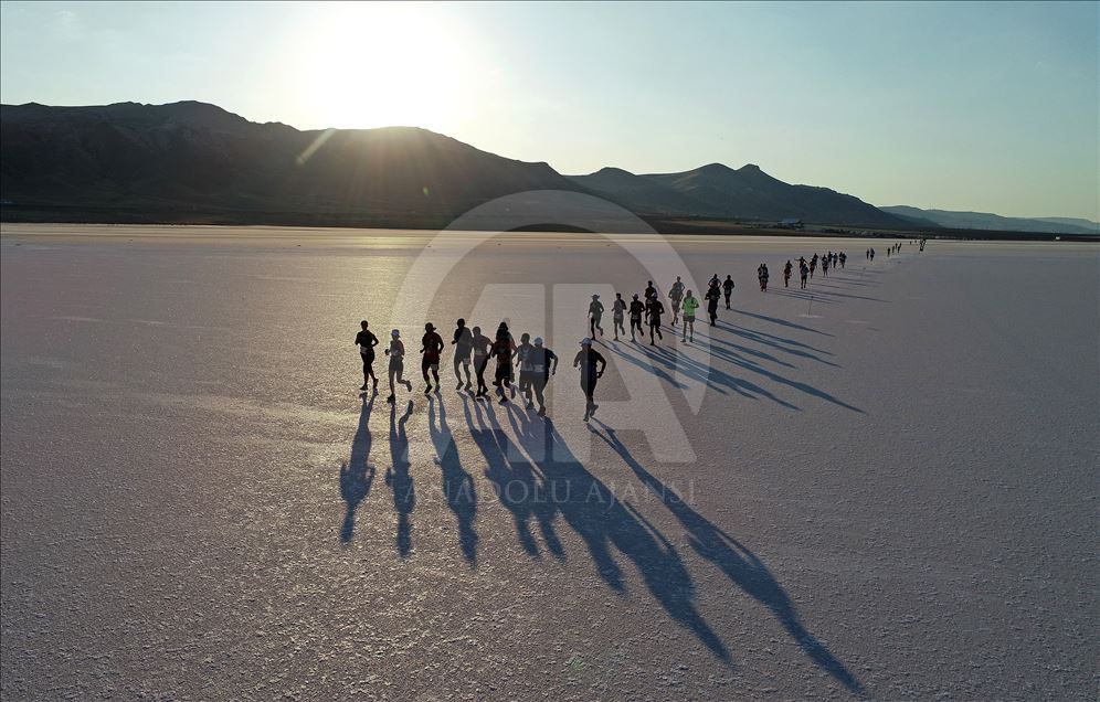 Tuz Gölü’nde Garmin Runfire Salt Lake Ultra Trail Maratonu