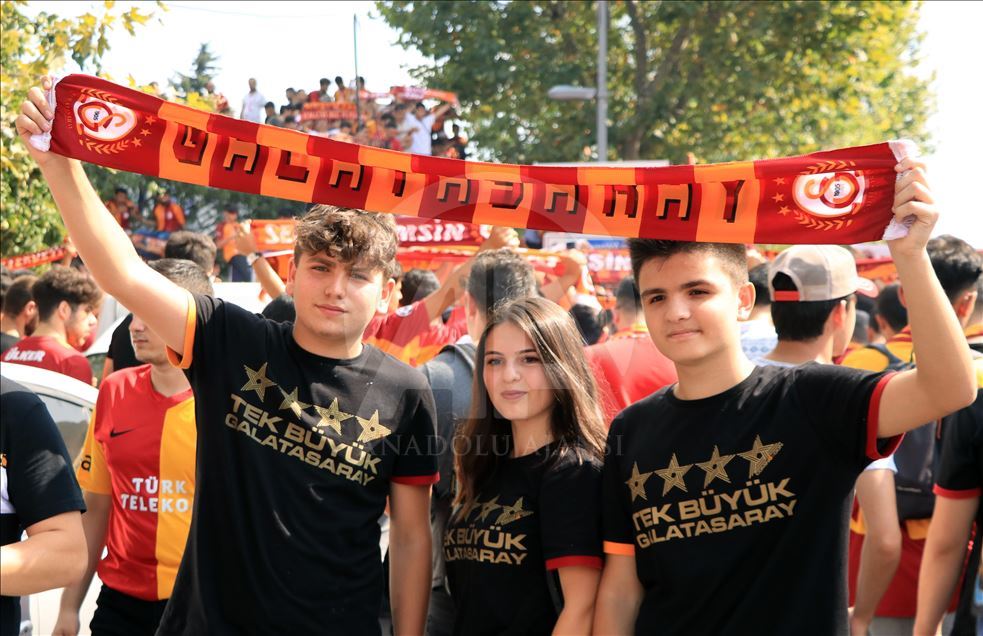 Galatasaray taraftarı, Falcao'yu bekliyor