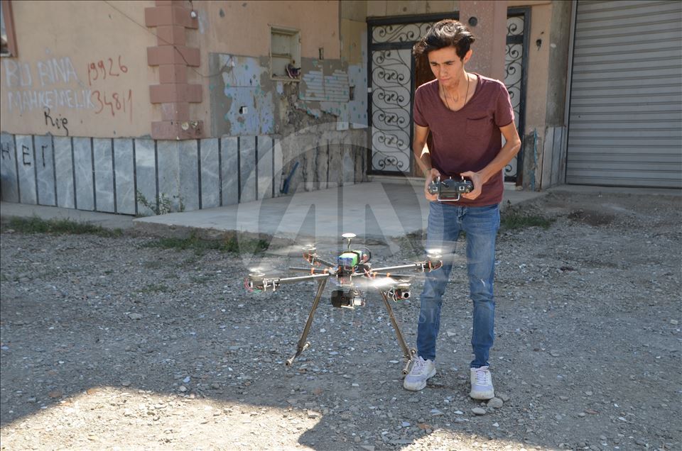 Yüksekovalı genç, hurda malzemelerle drone yaptı