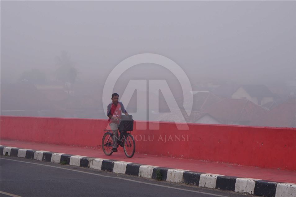 Kabut asap selimuti Palembang