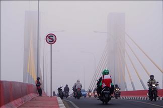 Kabut asap selimuti Palembang
