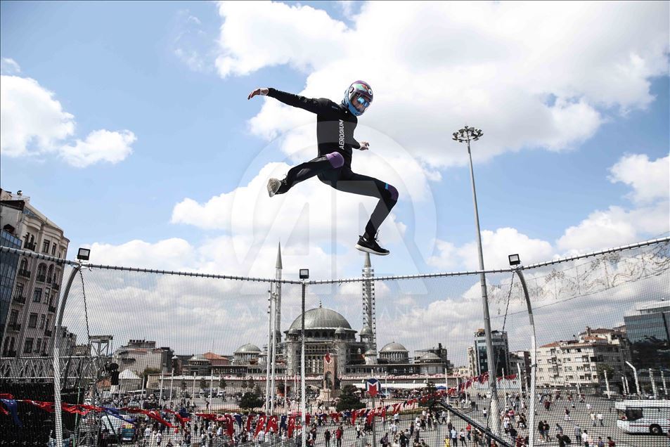 Taksim'de serbest uçuş heyecanı