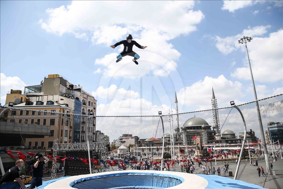 Taksim'de serbest uçuş heyecanı
