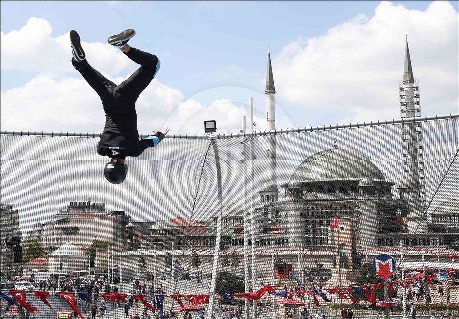 Taksim'de serbest uçuş heyecanı