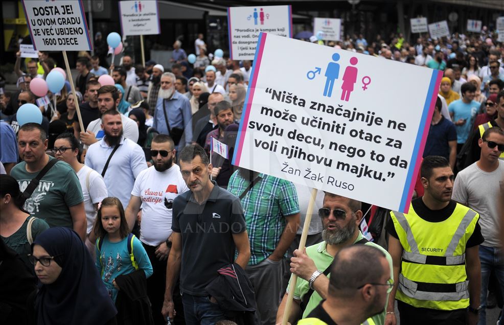 Sarajevo: Održana mirna šetnja “Dan tradicionalne porodice“