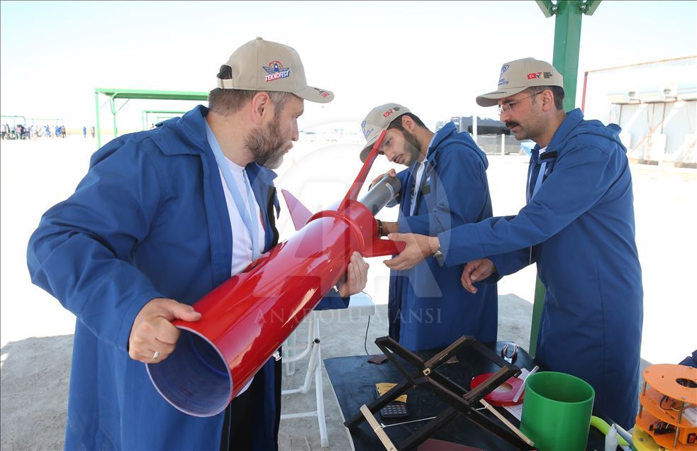 Sanayi ve Teknoloji Bakanı Mustafa Varank, roket yarışmasını izledi