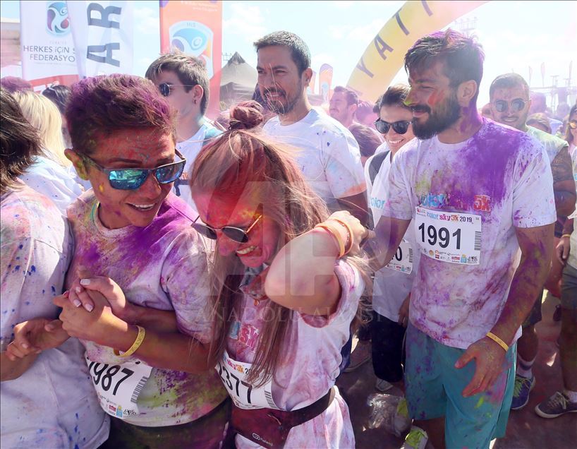 İstanbul'da "renkli koşu" festivali 
