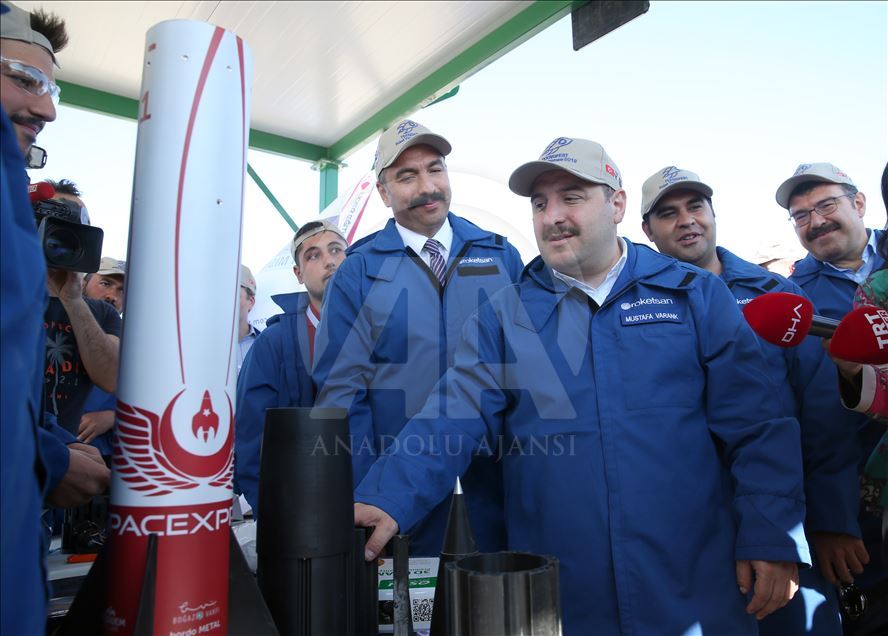 Sanayi ve Teknoloji Bakanı Mustafa Varank, roket yarışmasını izledi