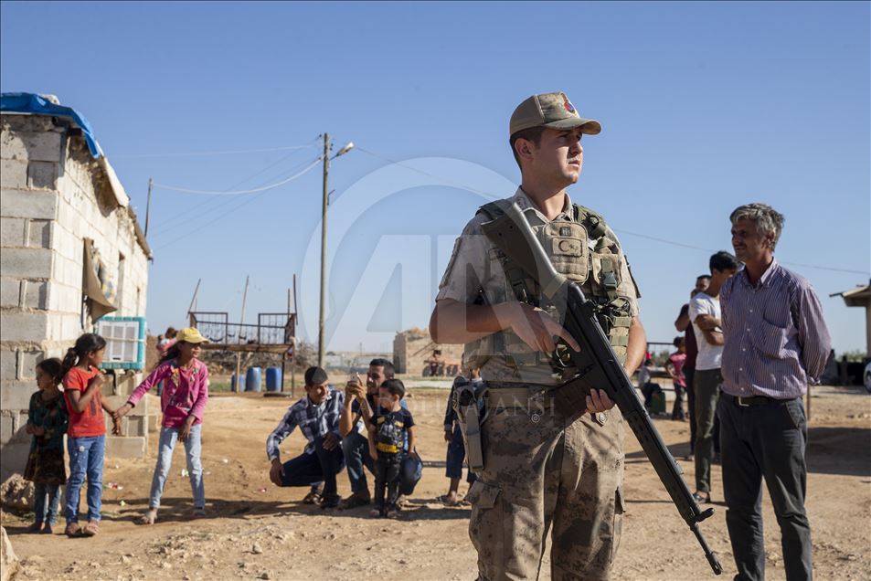 نخستین گشتزنی زمینی ترکیه و آمریکا در شرق فرات آغاز شد