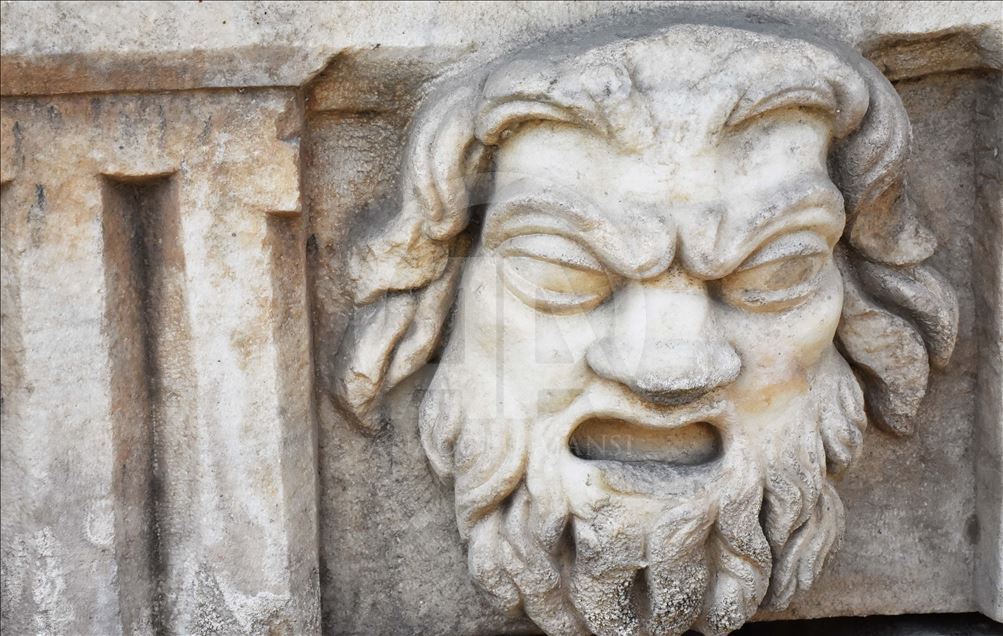 Археологи обнаружили в Турции 17 античных масок мифических божеств