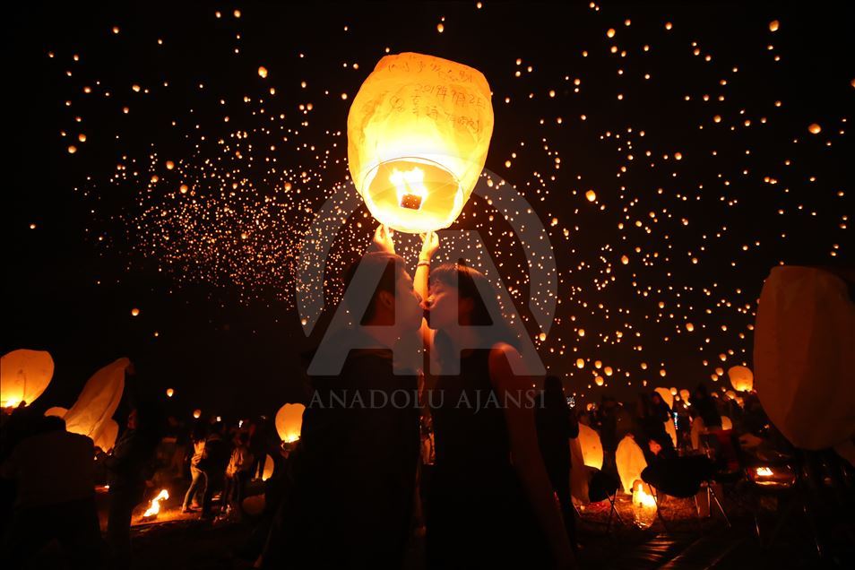 Pennsylvania Sky Lantern Festival Anadolu Agency