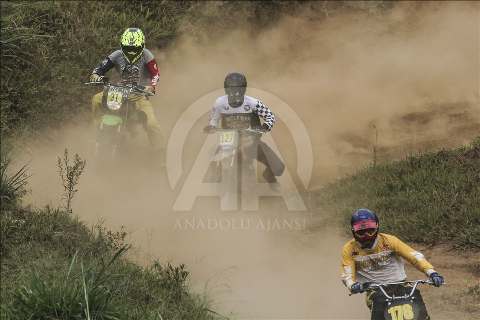 Balapan motocross klasik di Bogor
