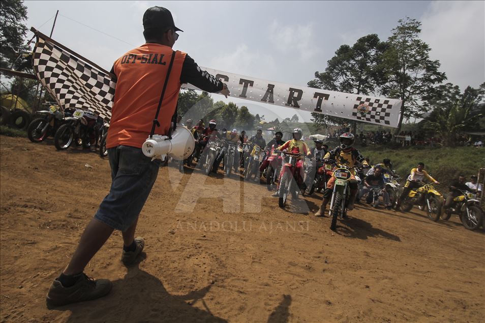 Balapan motocross klasik di Bogor