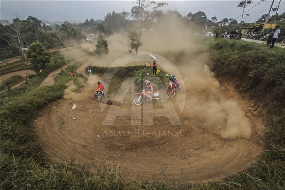 Balapan motocross klasik di Bogor